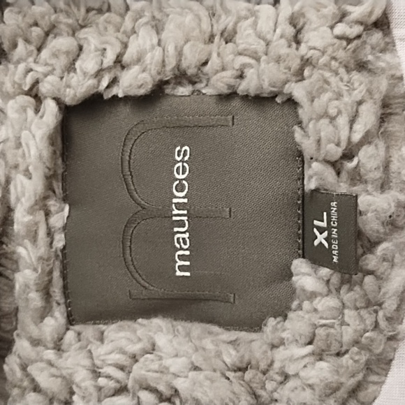 So Soft, Fluffy, Lightweight, jersey knit lined, 2 pocket, Sherpa Vest EUC - Picture 3 of 10